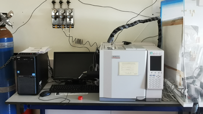 Cromatografía de gases convencional con detección seriada TCD-FID