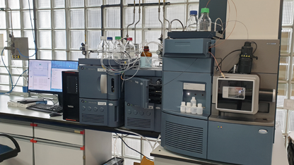 Cromatografía Líquida de Ultra Resolución con Detector de Espectrometría de Masas de Cuadrupolo – Tiempo de vuelo (UHPLC -QToF)