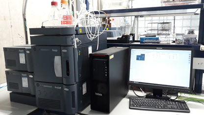 Cromatografía Líquida de Ultra Resolución con Detector de Diodo de Array y Fluorescencia (UHPLC-DAD-FL)